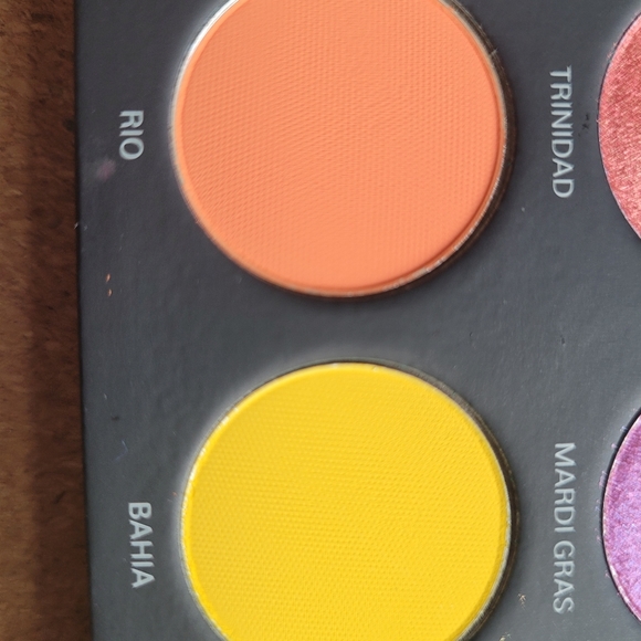 UOMA Black Magic Carnival eyeshadow Palette - Picture 10 of 16